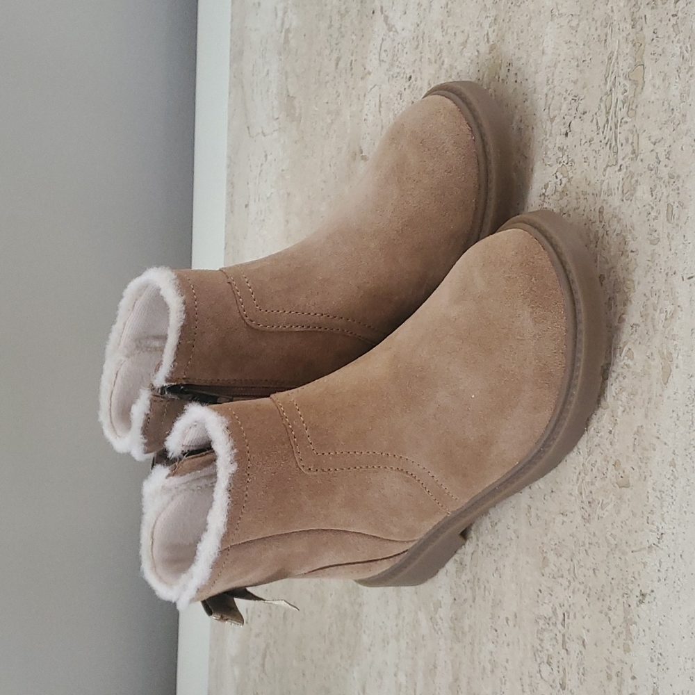 Girls UGG boots size 13- new no tag